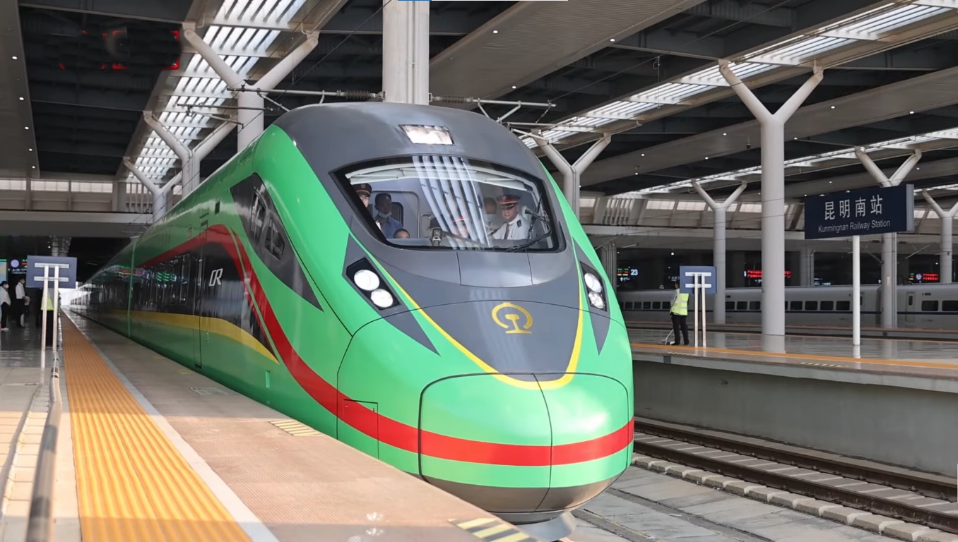 D887 international train bound for Vientiane